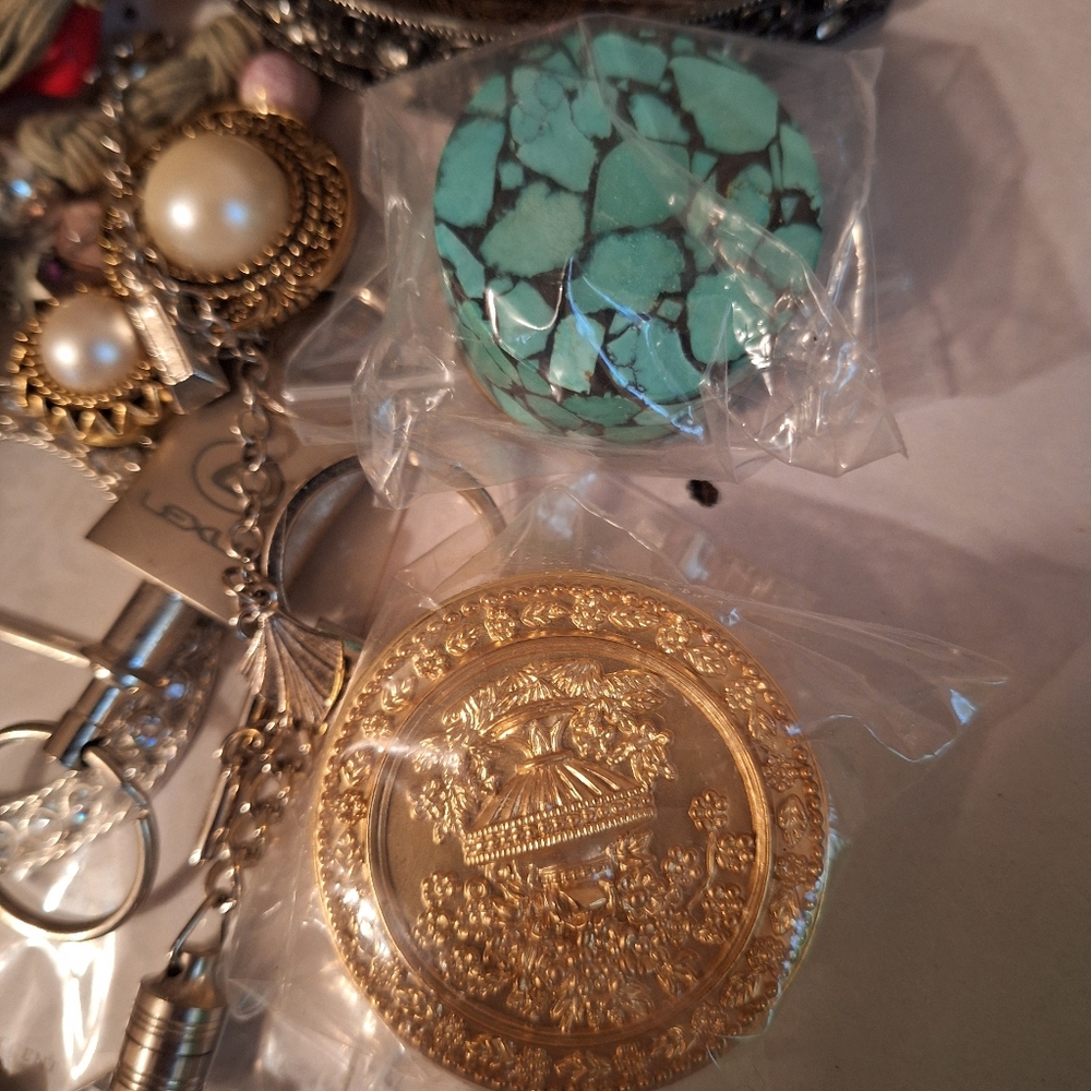 43 LOT misc bundle keyrings trinket boxes button covers buckles TREASURE HUNT - Picture 5 of 11